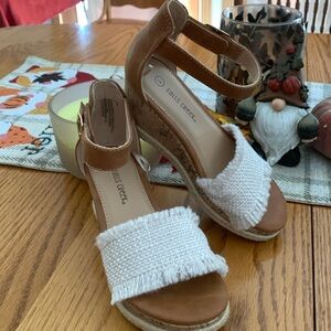 NWT WEDGE SANDALS
